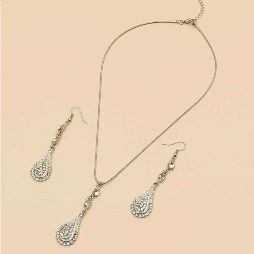 BRAND NEW Water Drop Necklace with Earrings